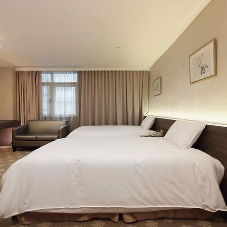 Y Hotel Тайпей Екстериор снимка